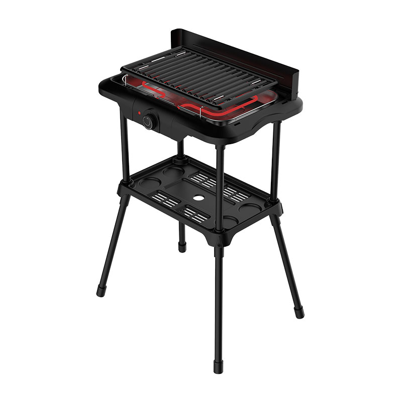 How do smokeless indoor electric grills ensure even heat distribution across the grilling surface?